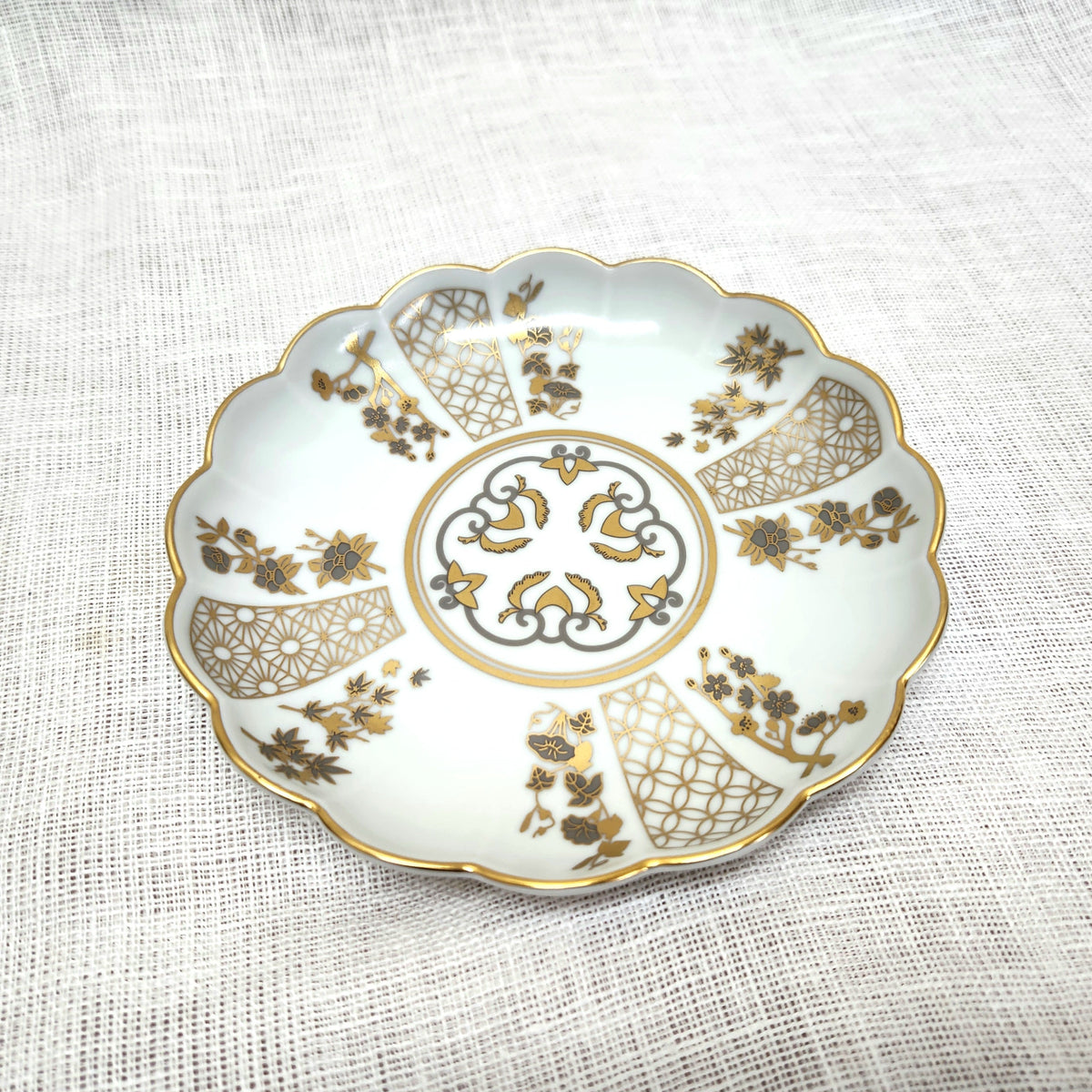 Hitoshi SAI（彩）5号取皿（白）金【05303836】 – 大阪漆器オンライン