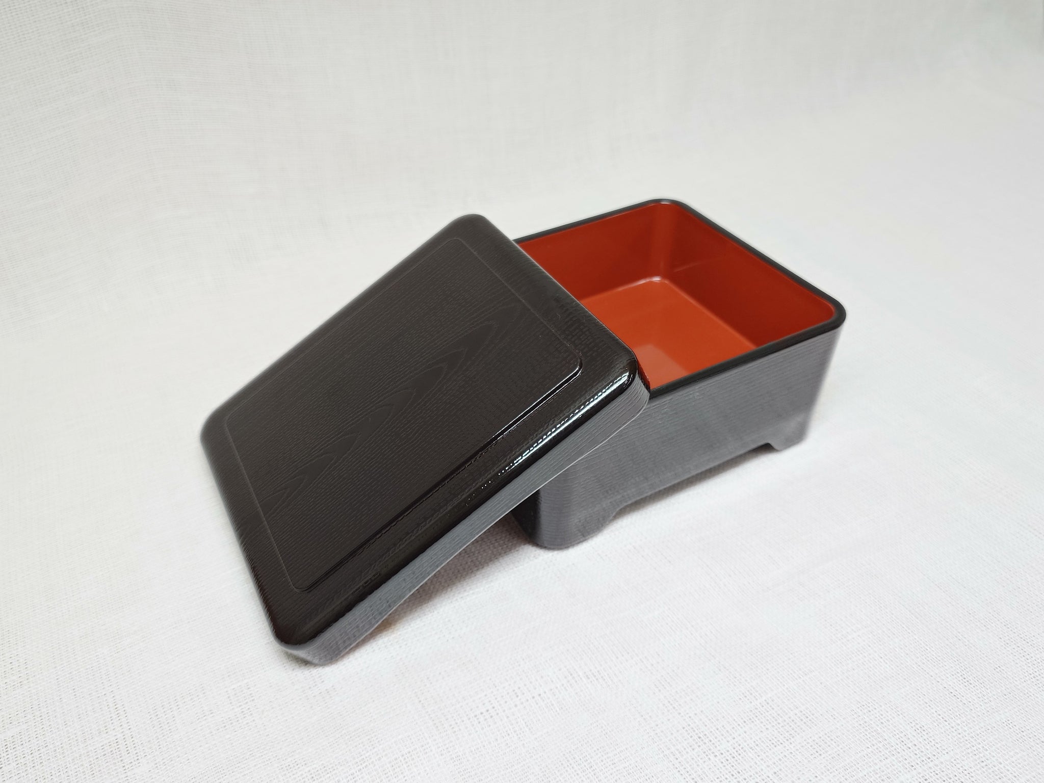 耐熱ABS 木目丼重 溜内朱【00704794】 – 大阪漆器オンラインストア