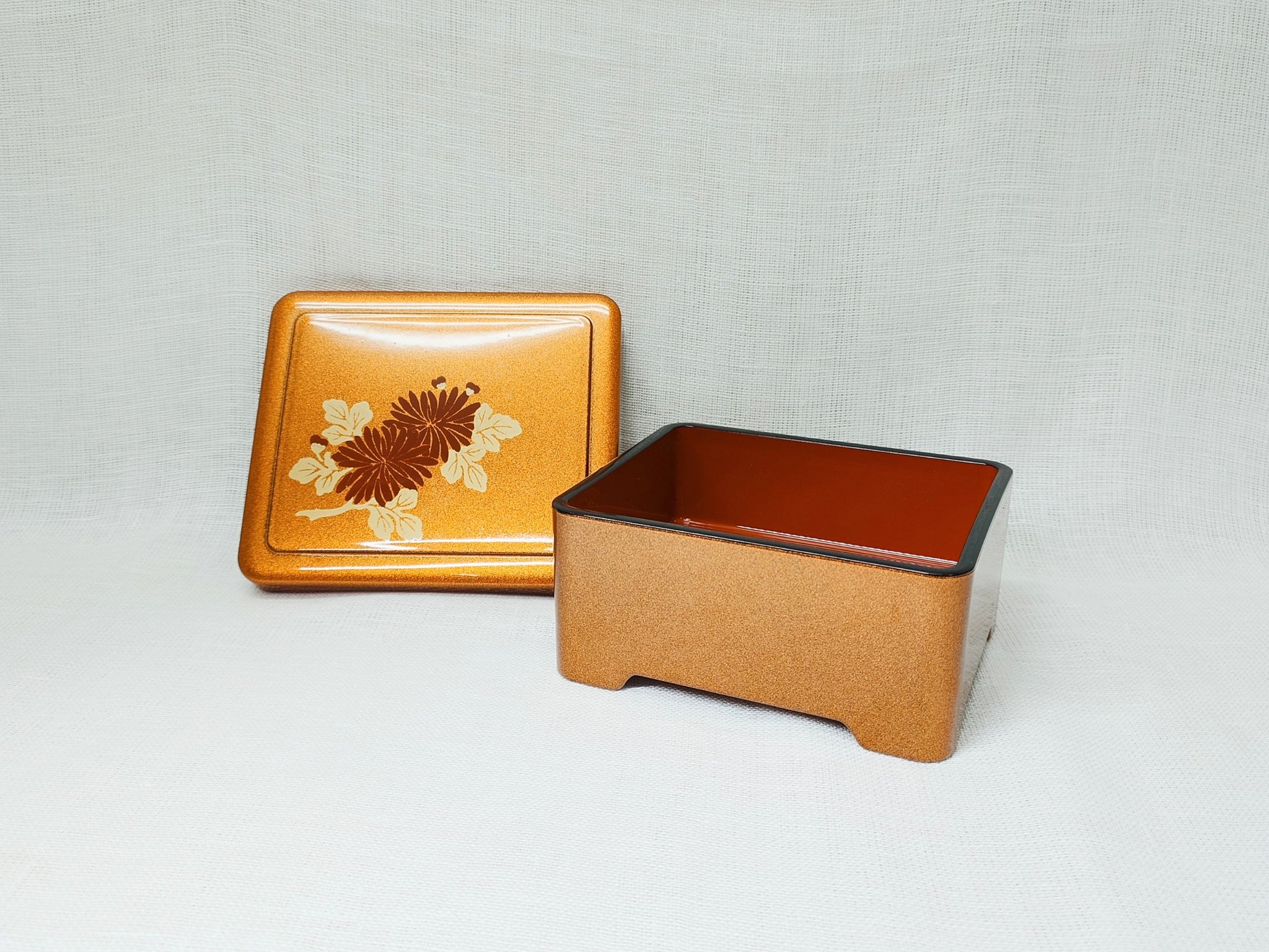 耐熱象足丼重 梨地菊内朱塗【01008650】 – 大阪漆器オンラインストア