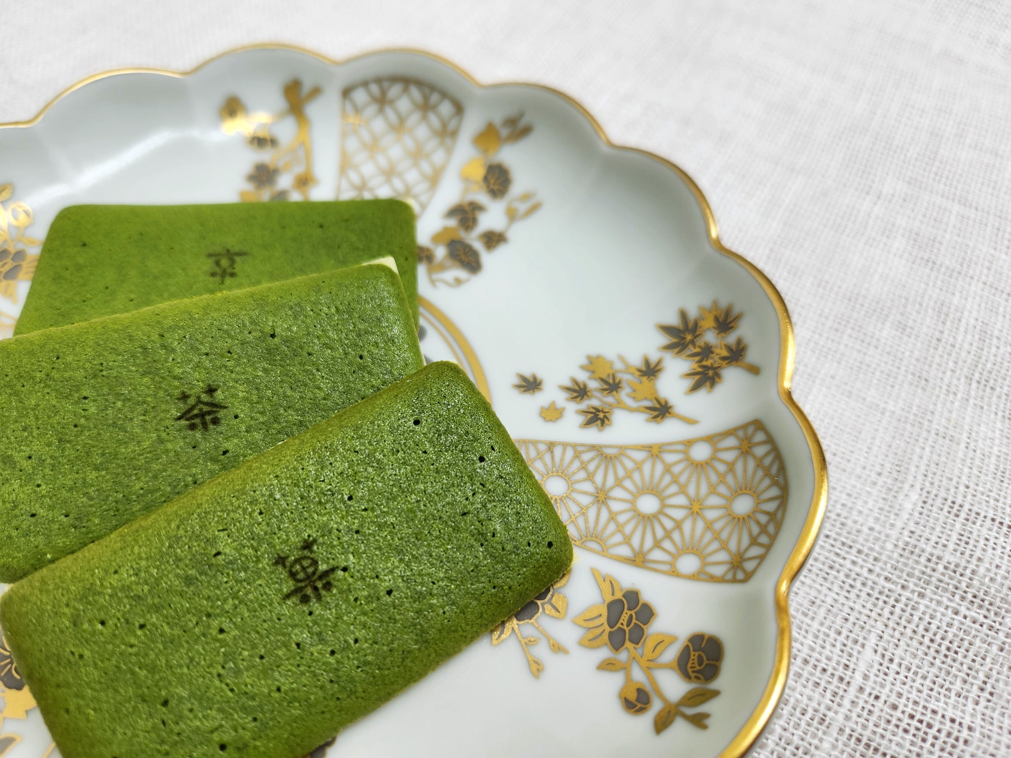 Hitoshi SAI(彩)5号取皿(白)金 – 大阪漆器オンラインストア