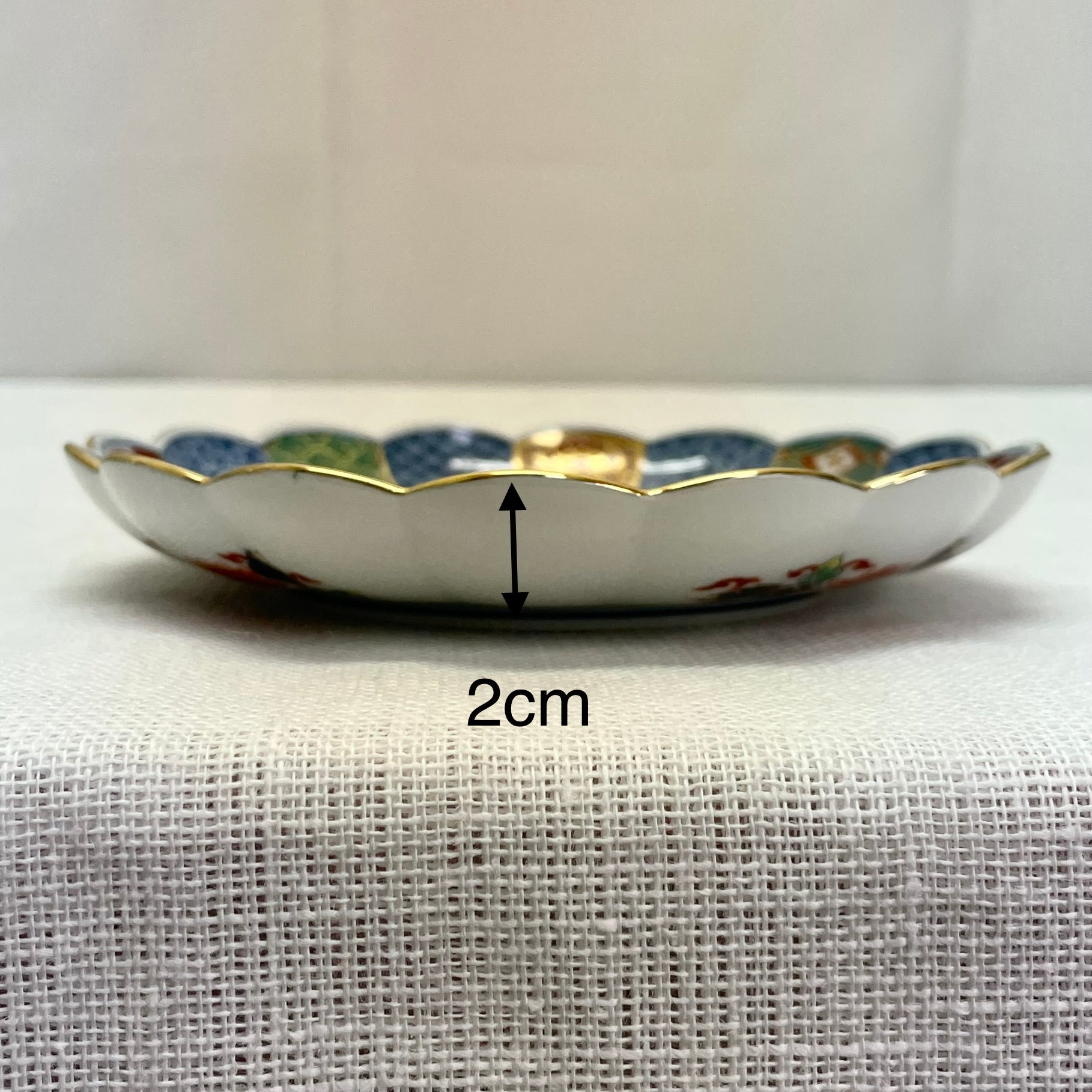 菊割花地紋 5号取皿 – 大阪漆器オンラインストア